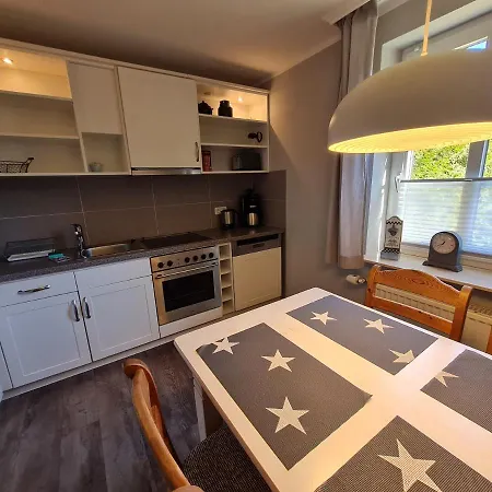 Ellen, Eg Whg Daire Utersum